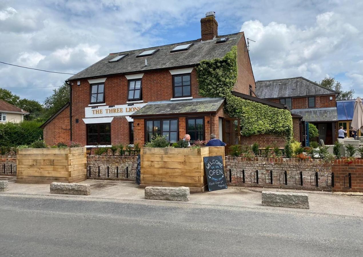 The Three Lions Hotel Fordingbridge Exterior foto